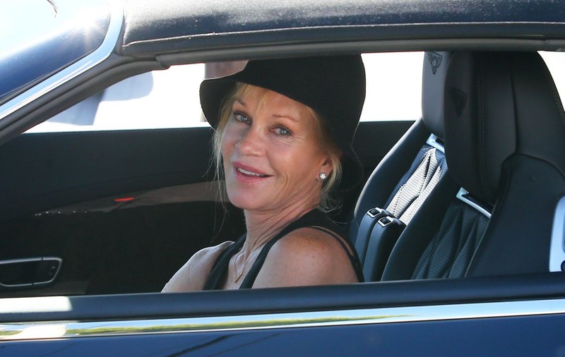PICIOARE HORROR, dar NU ARE NICIO REŢINERE în a LE EXPUNE! MELANIE GRIFFITH, IPOSTAZĂ JENANTĂ!