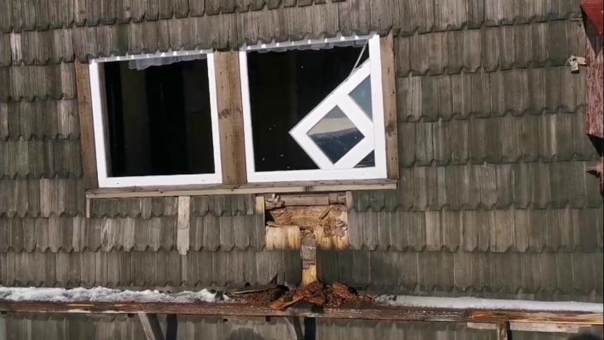 Un urs a devastat Cabana Omu, în căutare de hrană. ”Sperăm să nu mai apară”