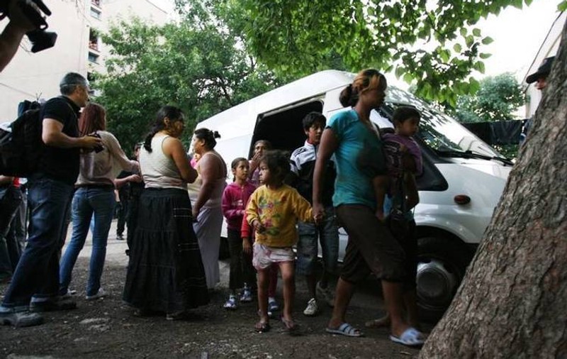 MAI: Cele trei victime ale atacului din tabăra din Roma nu sunt de origine română, ci kosovară