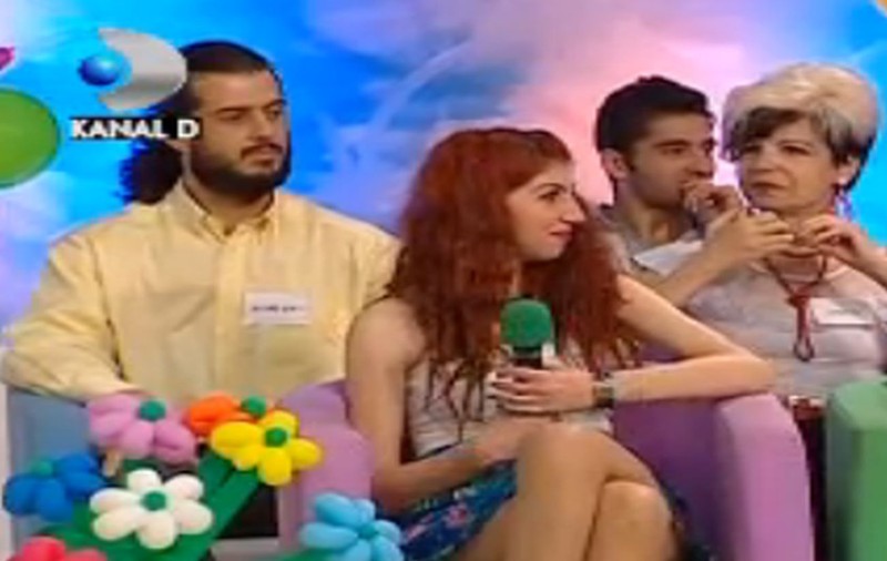 ŞOC ÎN EMISIUNEA "TE VREAU LÂNGĂ MINE". Iulia, UNA DINTRE CONCURENTE, şi-a ÎNGROZIT COLEGII cu PICIOARELE NEEPILATE
