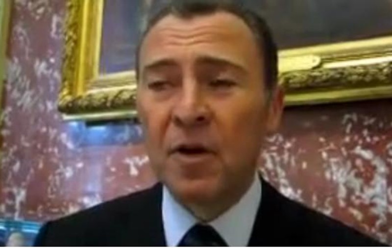 Un deputat francez de origine română a insultat-o pe iubita lui Francois Hollande, rivalul lui Sarkozy la prezidențiale! Află cu ce animal a comparat-o!