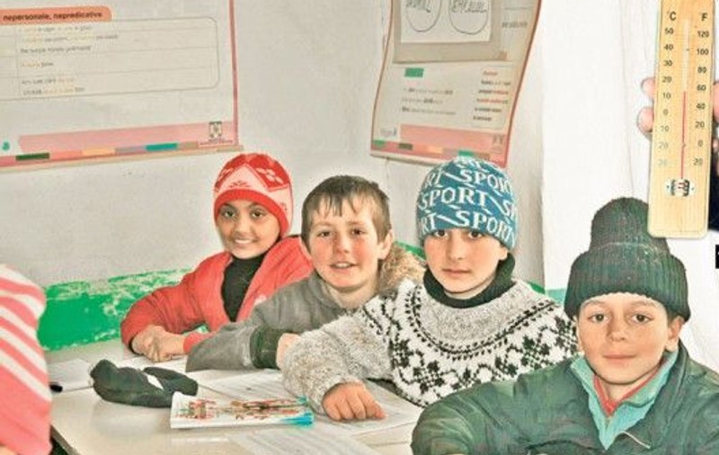 Peste 1.000 de elevi din Mureş nu merg la şcoală din cauza frigului din clase