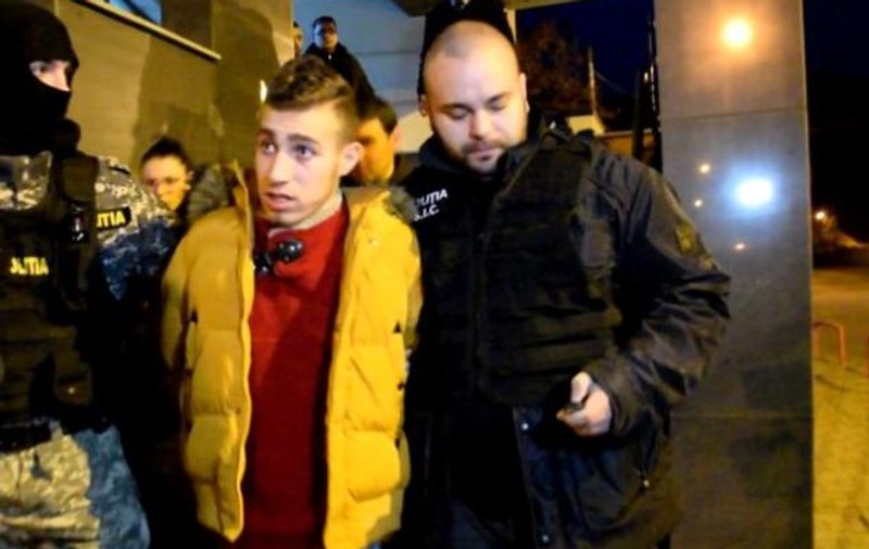 Unul dintre fraţii care au ucis un bătrân din Bistriţa pentru 100 de lei și un telefon mobil s-a sinucis în arest