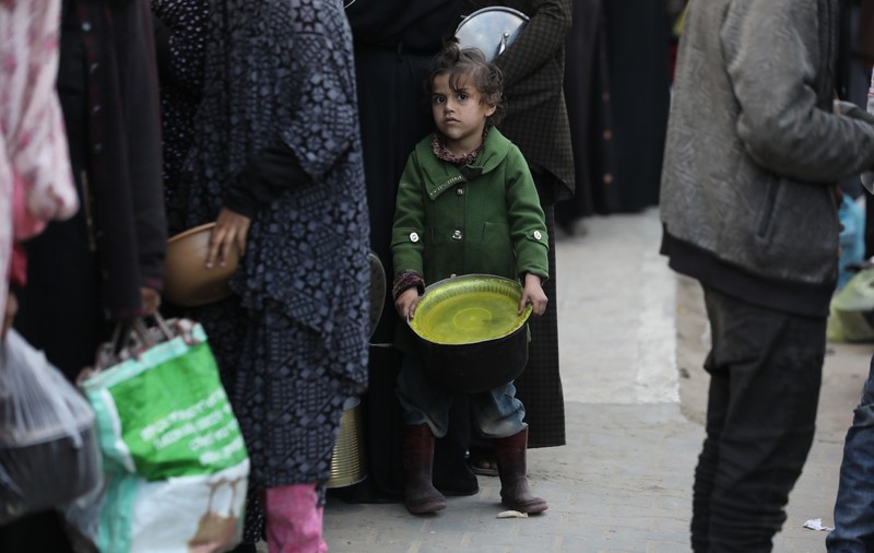Populația din nordul Fâșiei Gaza supraviețuiește cu mai puțin de 100 de grame de pâine pe zi. ONG: Unii copii deja mor de foame