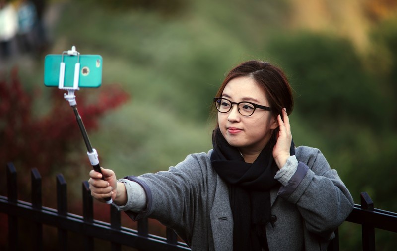 “Închiriază” un prieten pentru fotografii – oferta inedită a unei companii japoneze. Cât costă distracția