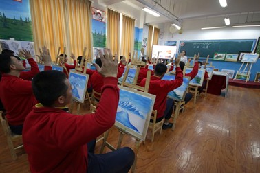 Uiguri la o tabără de reeducare din Moyu, Prefectura Hotan, Xinjiang FOTO: Shutterstock