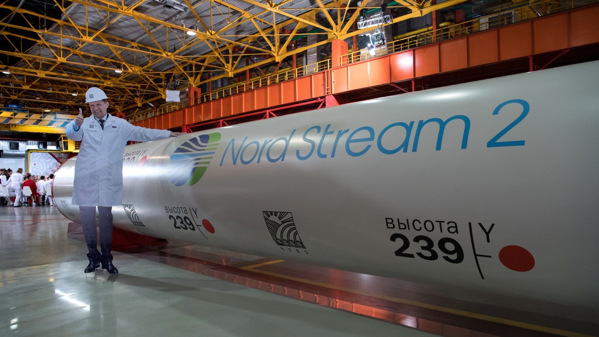 Nord Stream 2, conducta care l-a enervat pe Trump, afectează și România. Alexei Miller, președintele Gazprom, lângă o bucată de conducta Nord Stream 2