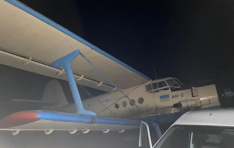 Avion implicat în contabanda cu țigări, capturat de polițiștii din Republica Moldova, după ce livrase marfa în România