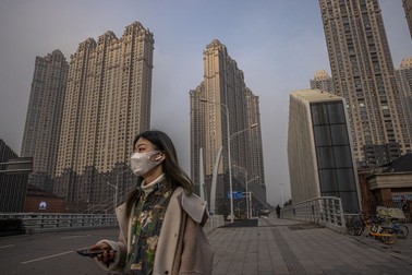 La un an de la lockdown, viața în Wuhan a revenit la normalitate, dar măștile sunt încă prezente FOTO: EPA