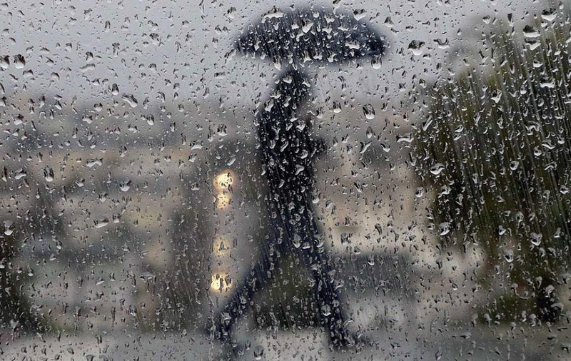 Prognoza meteo pentru vineri, 16 august. Vreme răcoroasă, averse şi descărcări electrice