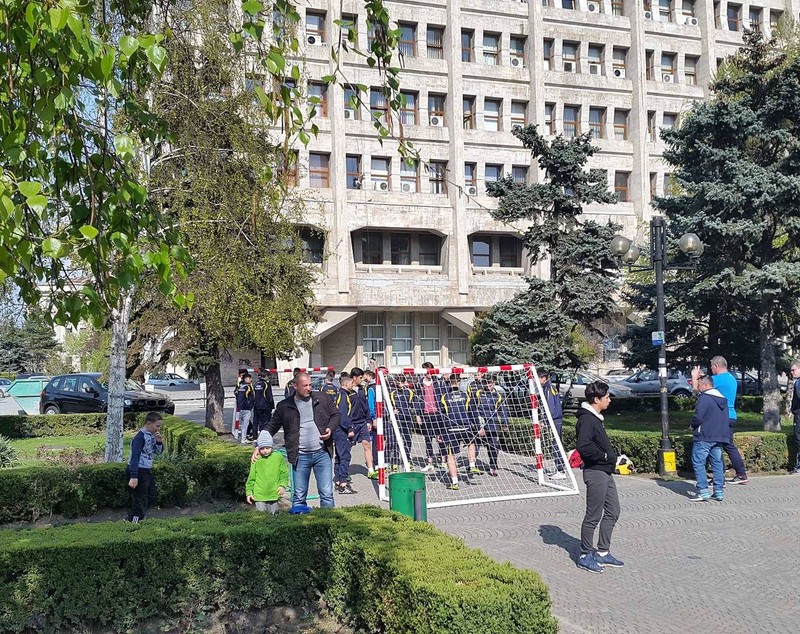 Sportivii de la CSM Ploiești s-au antrenat în fața Primăriei. Proteste după ce Consiliul Local a sistat plata sumelor destinate pregătirii