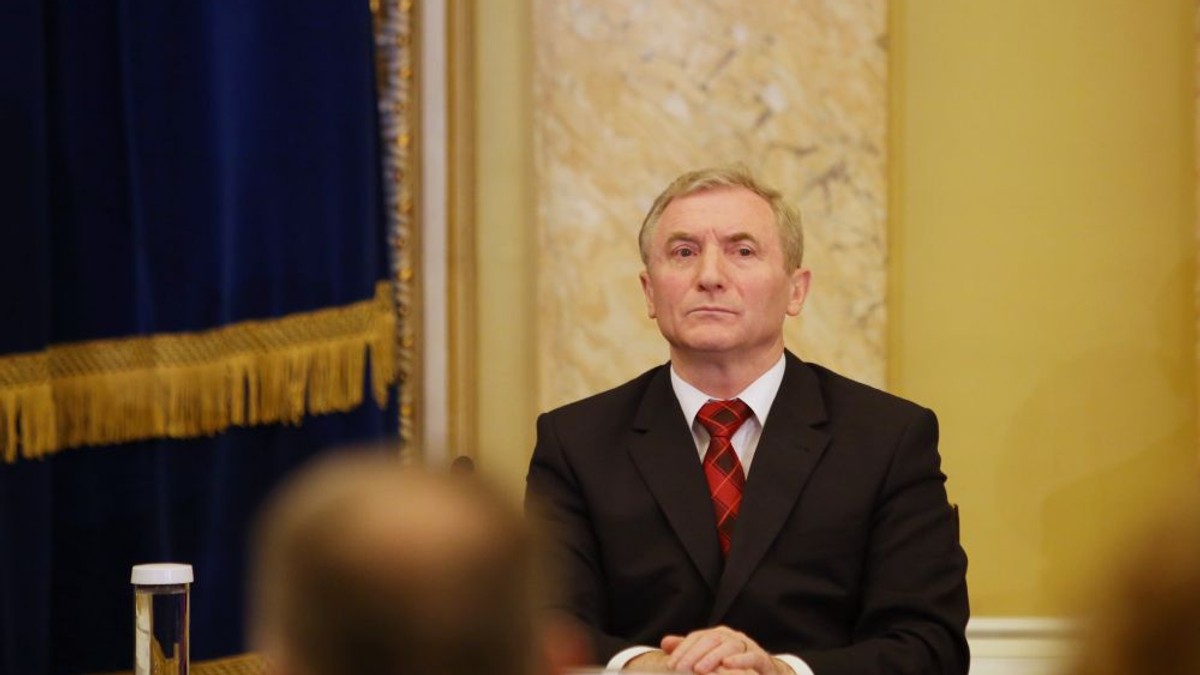 Augustin Lazar cere în instanță suspendarea procedurii de revocare a sa
