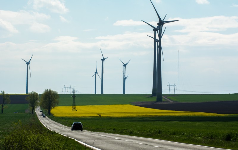 Vântul a ajutat la salvarea curentului. România a importat de 3 ori mai puțină energie electrică ieri seară