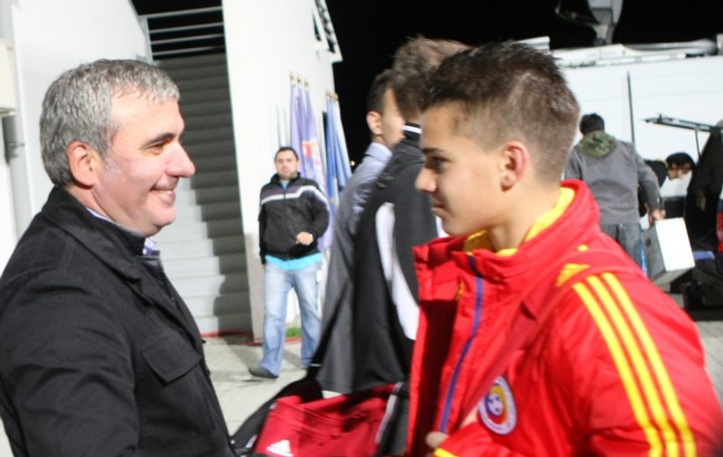 Italienii de la Gazzetta dello Sport îi dau apă la moară lui Gică Hagi, care crede că fiul său trebuie să fie cu naționala la Euro 2016. Ianis Hagi a fost inclus în Top 10 cei mai promițători fotbaliști U20 din Europa. ”Regele” știe cine e cel mai mare fundaș al lumii din toate timpurile