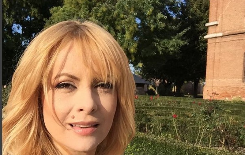 Detaliul din spatele unei fotografii cu Simona Gherghe și fetița ei. Vedeta a lămurit cum stă de fapt situația