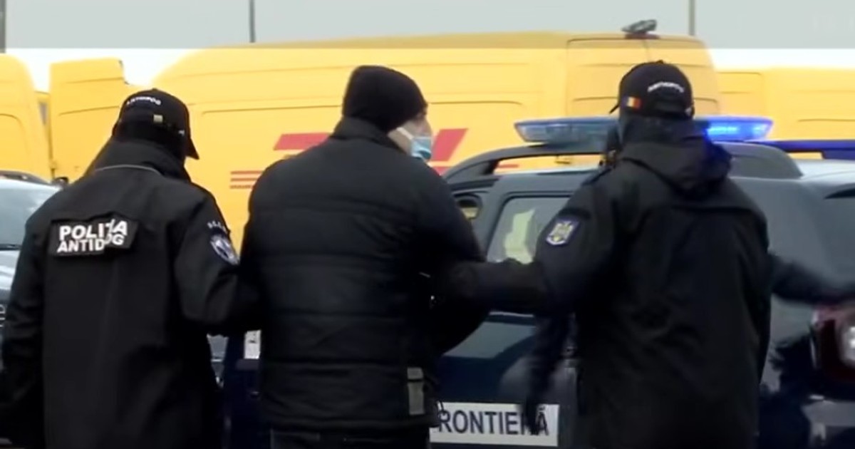 Marius Lazăr (în centrul imaginii) a fost arestat în România și extrădat în SUA Captură YouTube