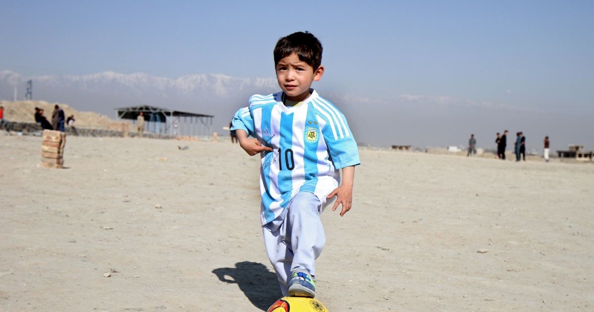 ”Micul Messi”, refugiat pentru a doua oară. A fugit cu familia de acasă de frica talibanilor