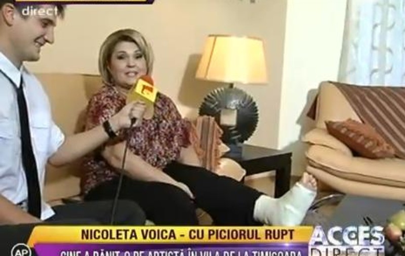 Cântăreaţa Nicoleta Voica şi-a rupt piciorul