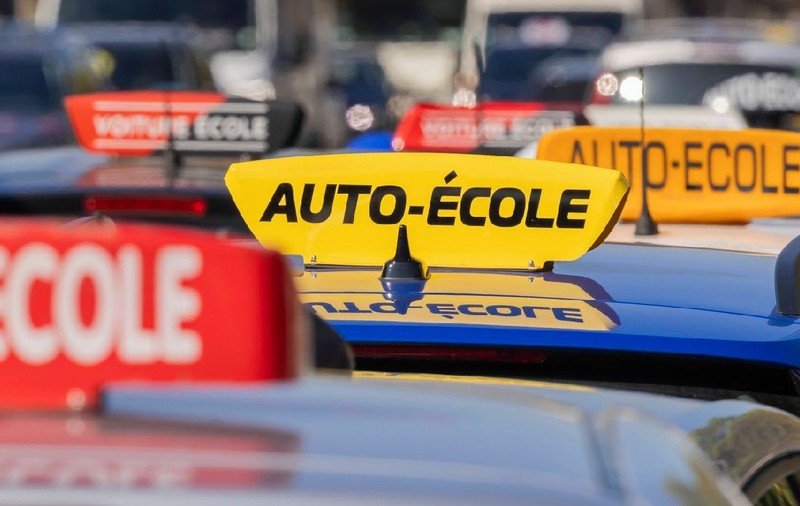 Un român a dat examenul pentru permis de 20 de ori, l-a luat de fiecare dată și a câștigat zeci de mii de euro, în Franța