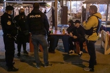 Poliţiştii şi jandarmii au dat raite de recunoaştere pe la terase