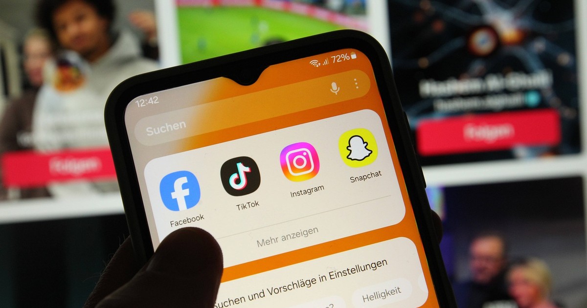 Facebook, Instagram, Tiktok, Snapchat pe un smartphone