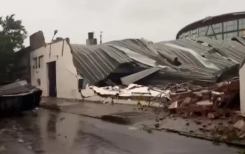 13 oameni au murit, după ce acoperişul unui club sportiv s-a prăbuşit din cauza unei furtuni violente, la Bahia Blanca, în Argentina. Primar: „E o catastrofă”