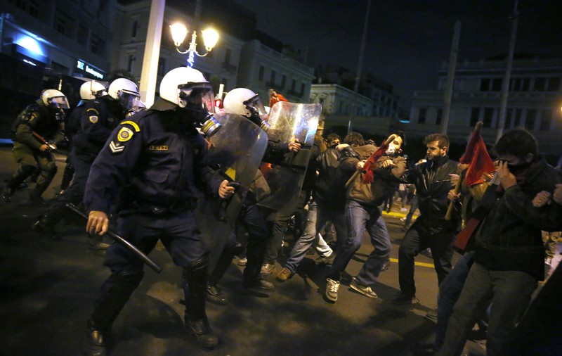 Violențe la Atena | Ciocniri între protestatari și polițiști VIDEO
