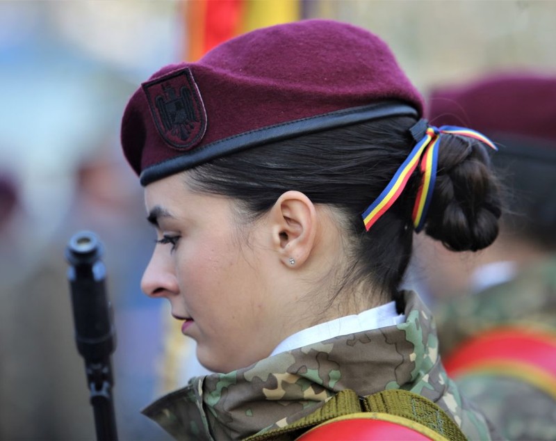 GALERIE FOTO | Cele mai frumoase femei în uniformă militară prezente la Parada de 1 Decembrie din București