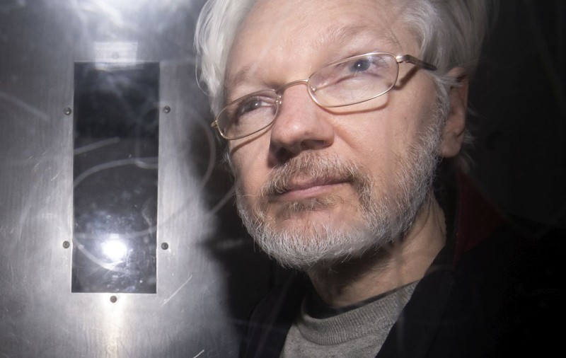 Casa Albă neagă că Trump i-ar fi oferit graţierea lui Julian Assange pentru a-l convinge să nege amestecul Rusiei în alegerile din 2016