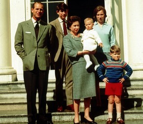 21 aprilie 1965: Regina Elisabeta și prințul Philip, alături de cei patru copii ai cuplului