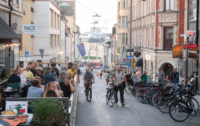 Suedia, cea mai permisivă țară europeană, ia în calcul introducerea unor restricții anti-COVID în capitala Stockholm