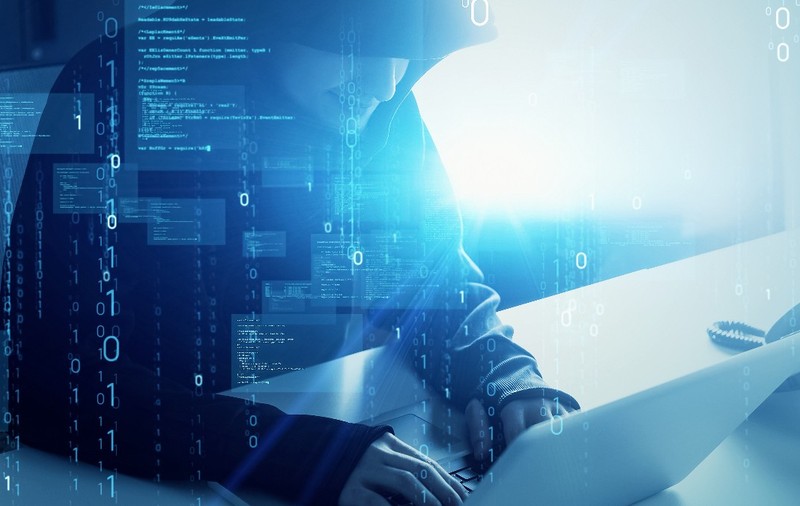 Atac hibrid realizat de un hacker