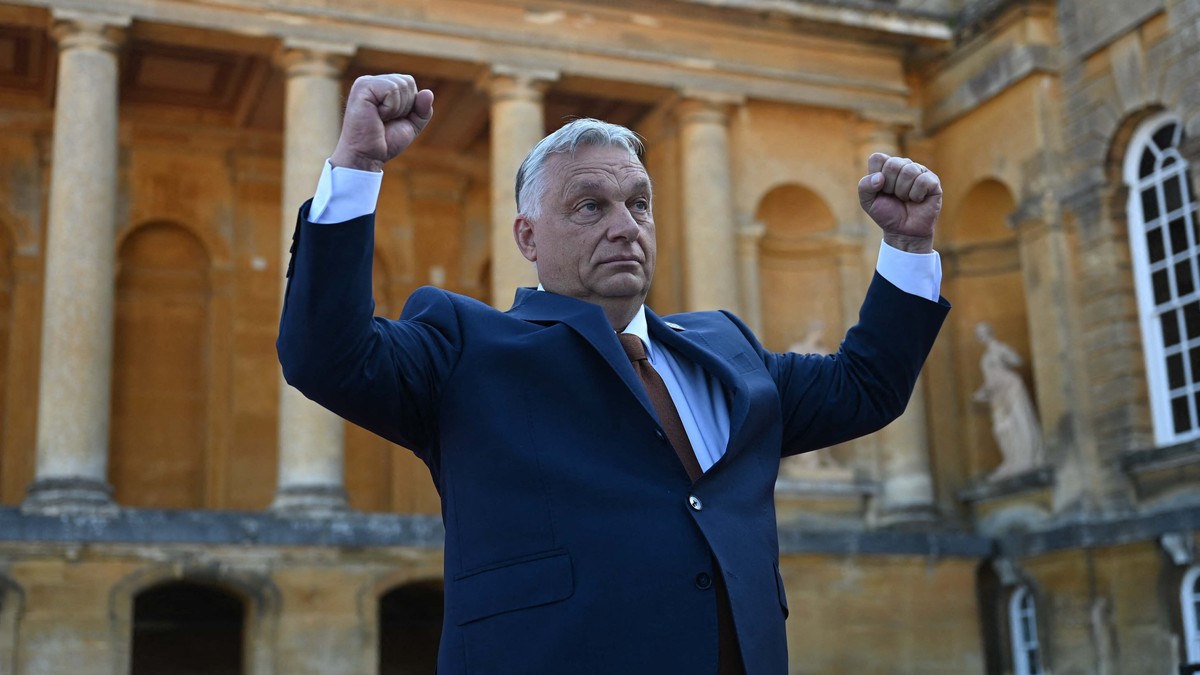 Viktor Orban pozează pentru o fotografie în timpul summitului Comunității Politice Europene (EPC) de la Palatul Blenheim din Woodstock, pe 18 iulie 2024. Foto Hepta
