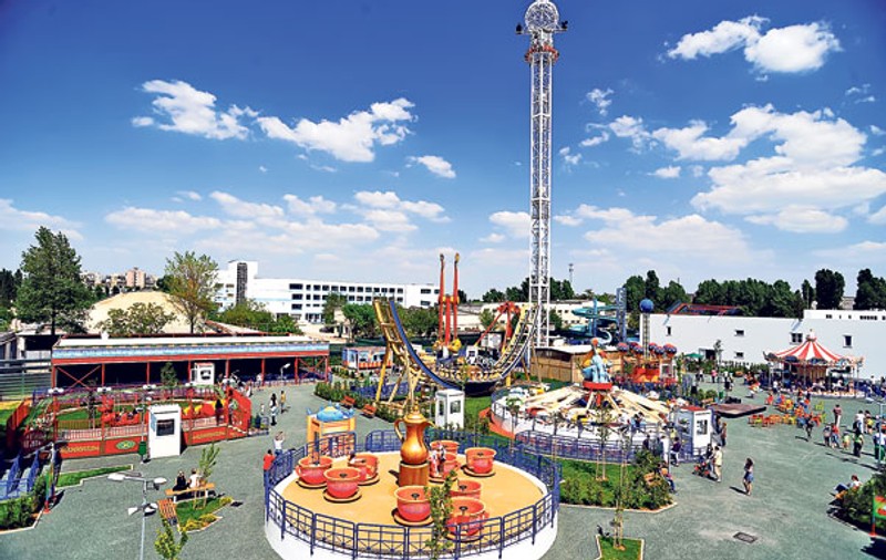 Hai la distracţie la Terra Park!