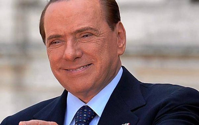 Avocaţii lui Silvio Berlusconi cer suspendarea procesului în care premierul este acuzat că s-ar fi culcat cu o minoră. Iată motivele!