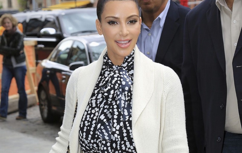 DE NERECUNOSCUT! Kim Kardashian A SUFERIT O TRANSFORMARE ŞOCANTĂ, pentru a-şi PĂCĂLI FANII!