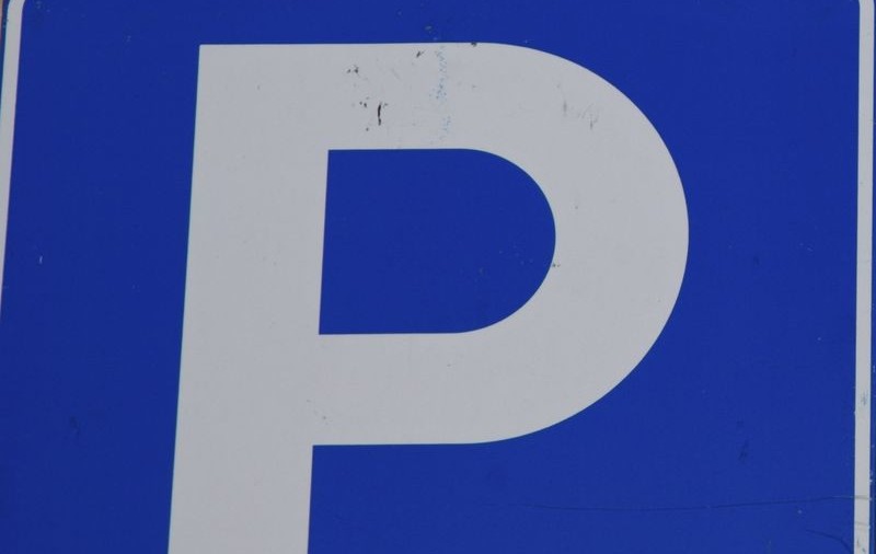 JENANT! Ce au făcut doi sibieni pentru a avea loc de parcare asigurat! FOTO