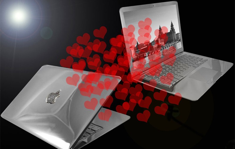 Tehnologia Apple ţine loc de Cupidon