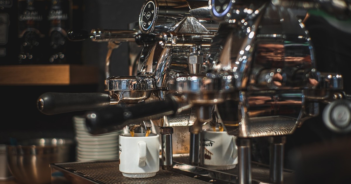 Primele cafenele încep să se redeschidă în București