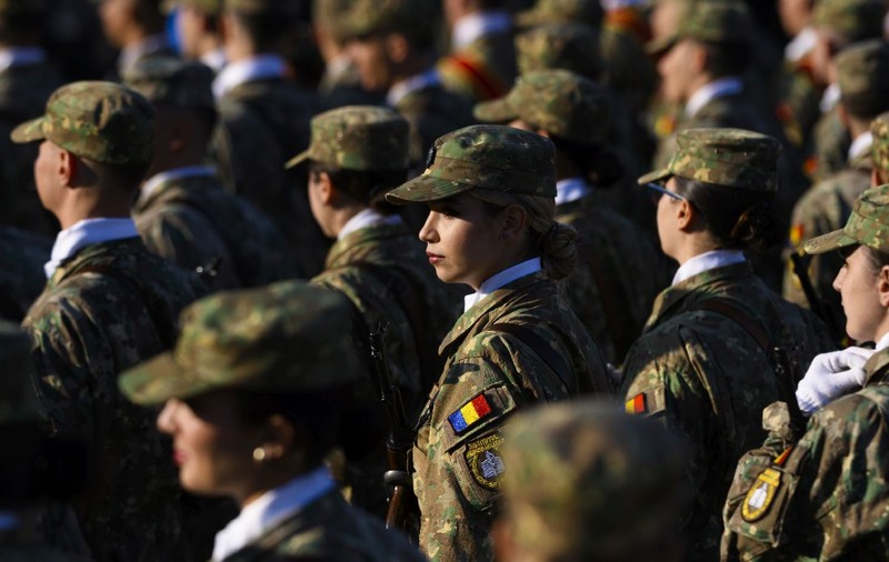 Românii nu vor ca armata să devină obligatorie și nici să ajutăm Republica Moldova, în cazul unui atac rusesc