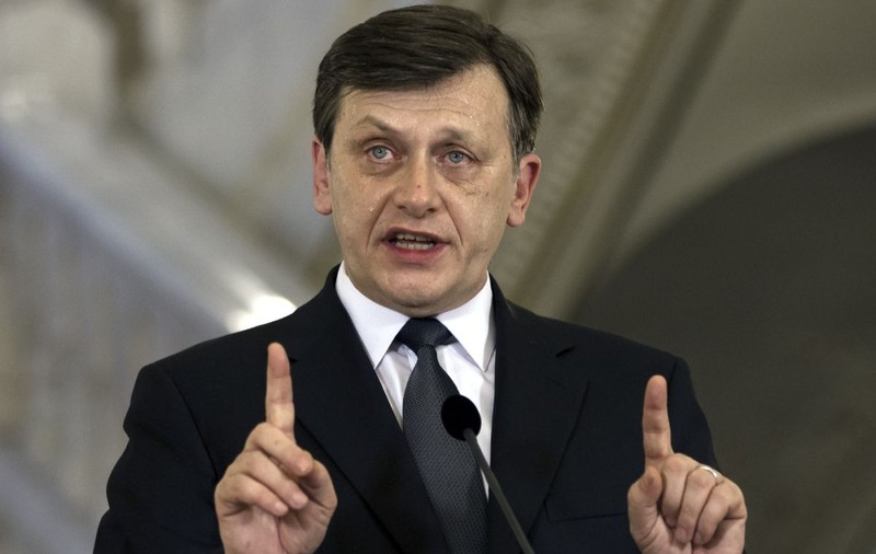 Şedinţă a coaliţiei, pentru finalizarea bugetului de stat pe 2025. Crin Antonescu participă la discuţii