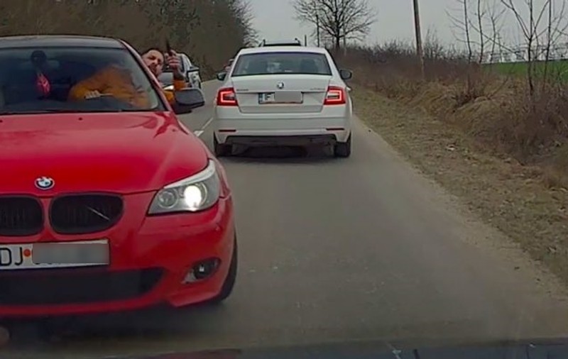 Șofer blocat în trafic și amenințat cu pistolul, în Dolj. Arma nu a fost găsită la percheziții