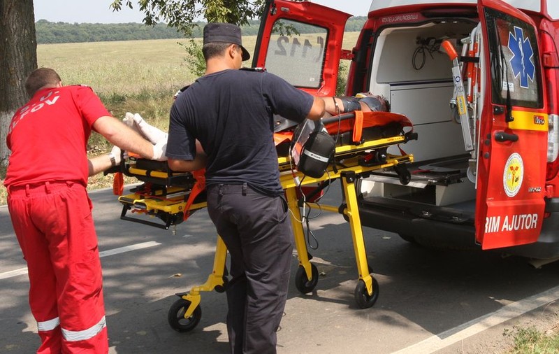 Neatenţia la volan continuă să facă victime! Un tânăr a fost accidentat mortal, în Argeş
