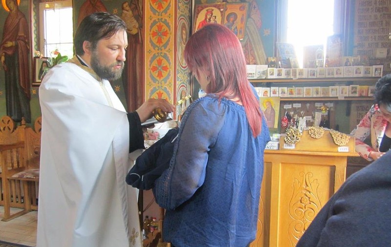 EXCLUSIV/ Interviu cu Dan Damaschin, preotul care de 12 ani ajută familiile nevoiașe din Iași. “Trebuie să fie și un nebun care face lucrul acesta!”