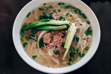 Beef pho. Imagine de Markus Winkler via Pixabay