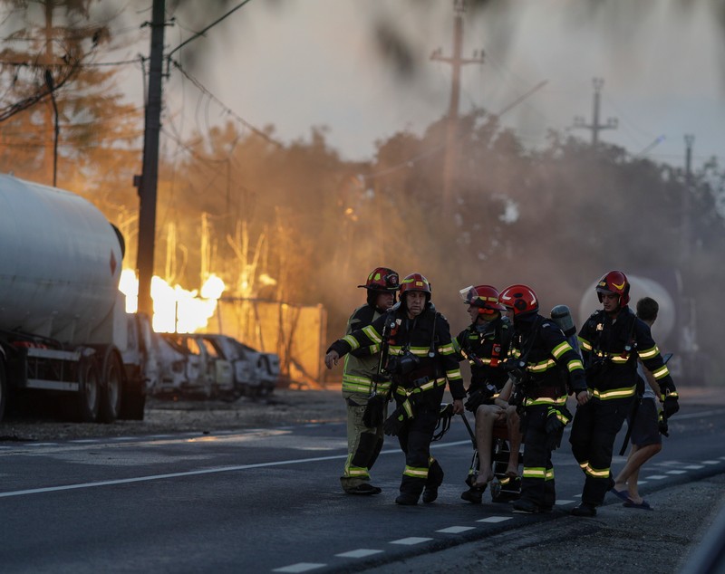 LIVETEXT: Doi morți și 56 de răniți, după exploziile de la Crevedia. Stația GPL funcționa ilegal din 2020. Primele concluzii ale procurorilor - VIDEO