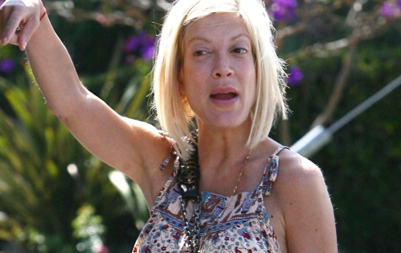 Ce urâţică e Tori Spelling nemachiată!