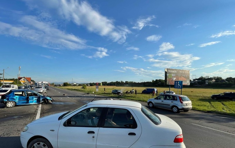Accident în lanț cu trei autoturisme, pe DN 1, în județul Prahova. Un bărbat a murit