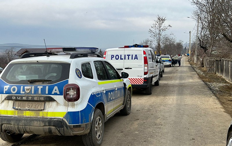Mamă și fiică, găsite moarte de poștaș, într-o casă din Vaslui. Polițiștii au mai descoperit cadavrul mumificat al unui bărbat, când au ajuns la fața locului