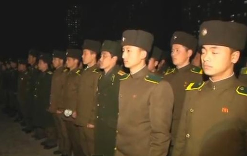 "Vestea morţii Comandantului e cumplită, dar vom găsi în noi puterea de a supravieţui". Soldaţii lui Kim, devotaţi acum fiului 